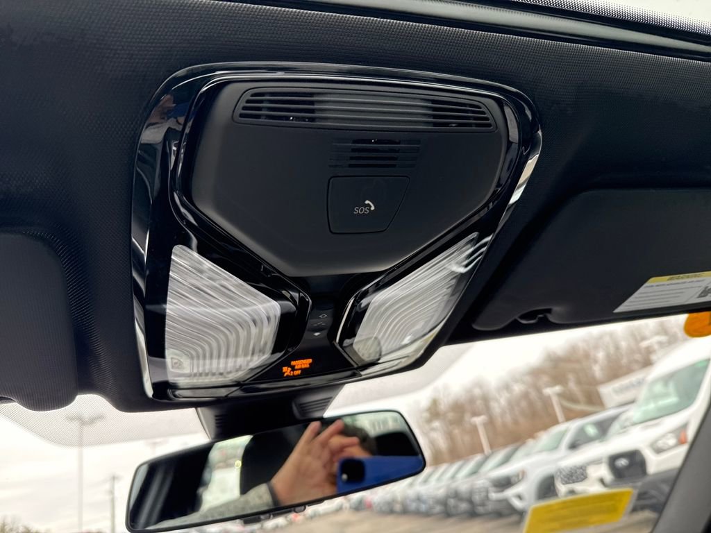 Used 2025 BMW 330i xDrive Sedan w/ Premium Package image 31