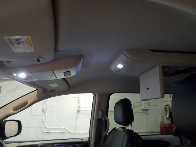 Used 2016 Chrysler Town & Country Touring image 25