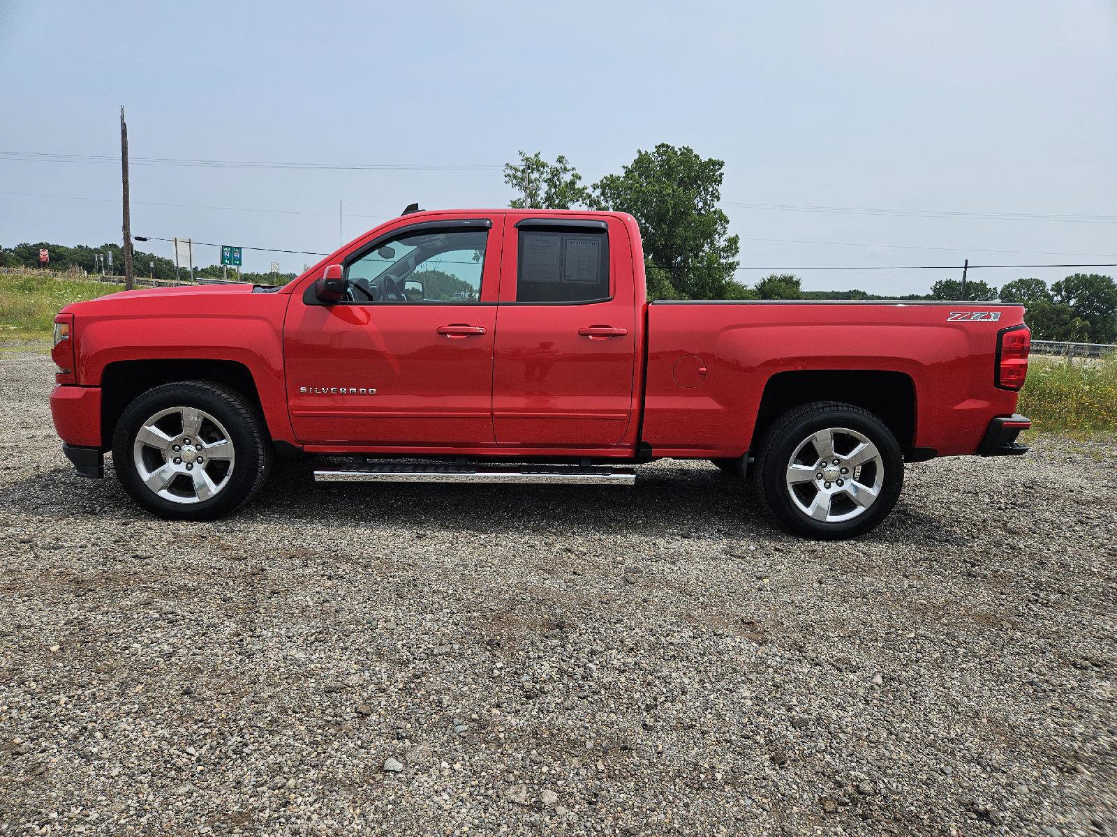 Used 2017 Chevrolet Silverado 1500 LT AWD/4WD image 4