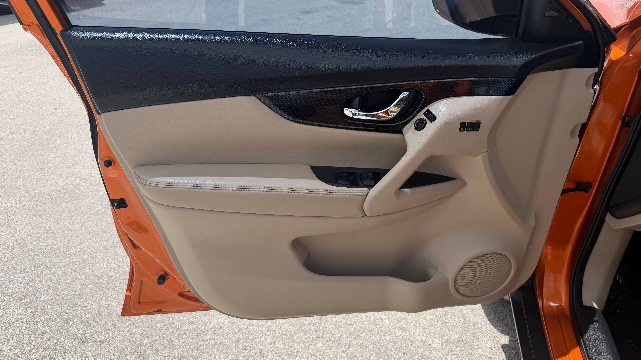 Used 2018 Nissan Rogue SL FWD image 15