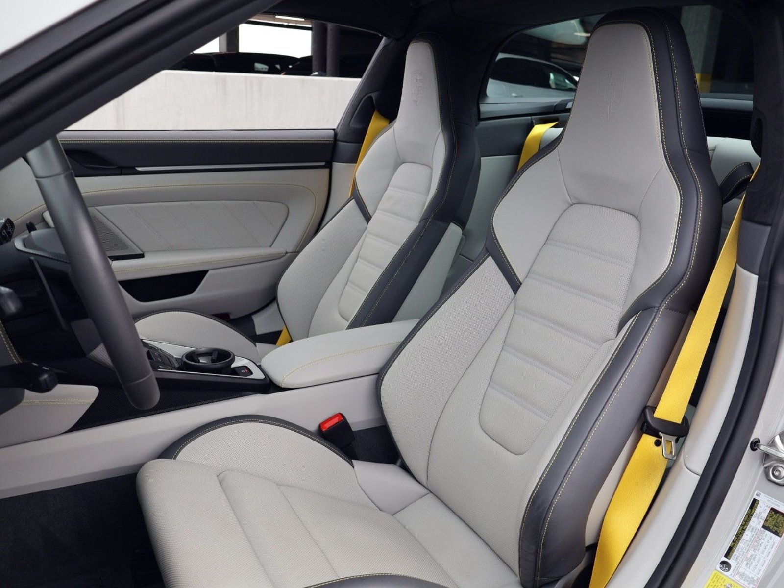 Certified 2025 Porsche 911 Targa 4 GTS AWD/4WD image 5