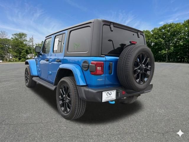Used 2023 Jeep Wrangler Unlimited Sahara w/ Cold Weather Group AWD/4WD image 6
