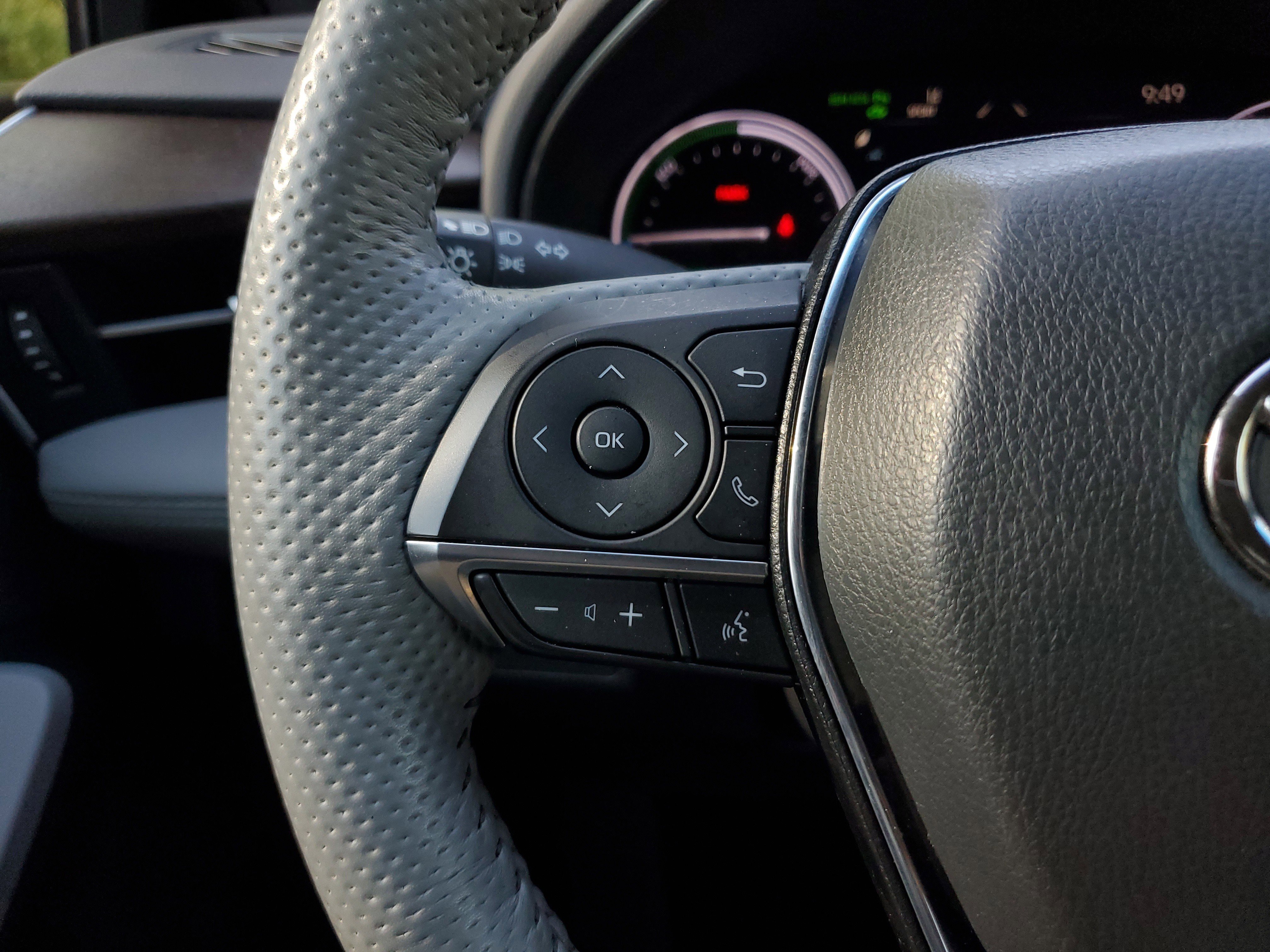 Used 2022 Toyota Avalon Limited FWD image 19