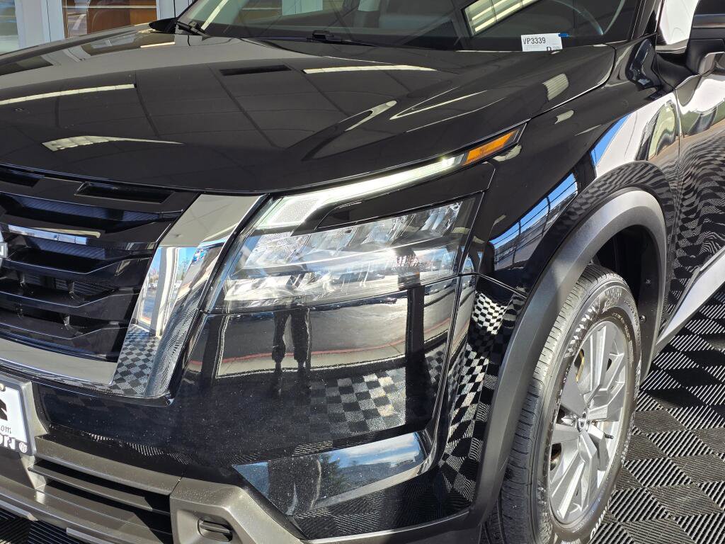 Used 2025 Nissan Pathfinder SV image 11