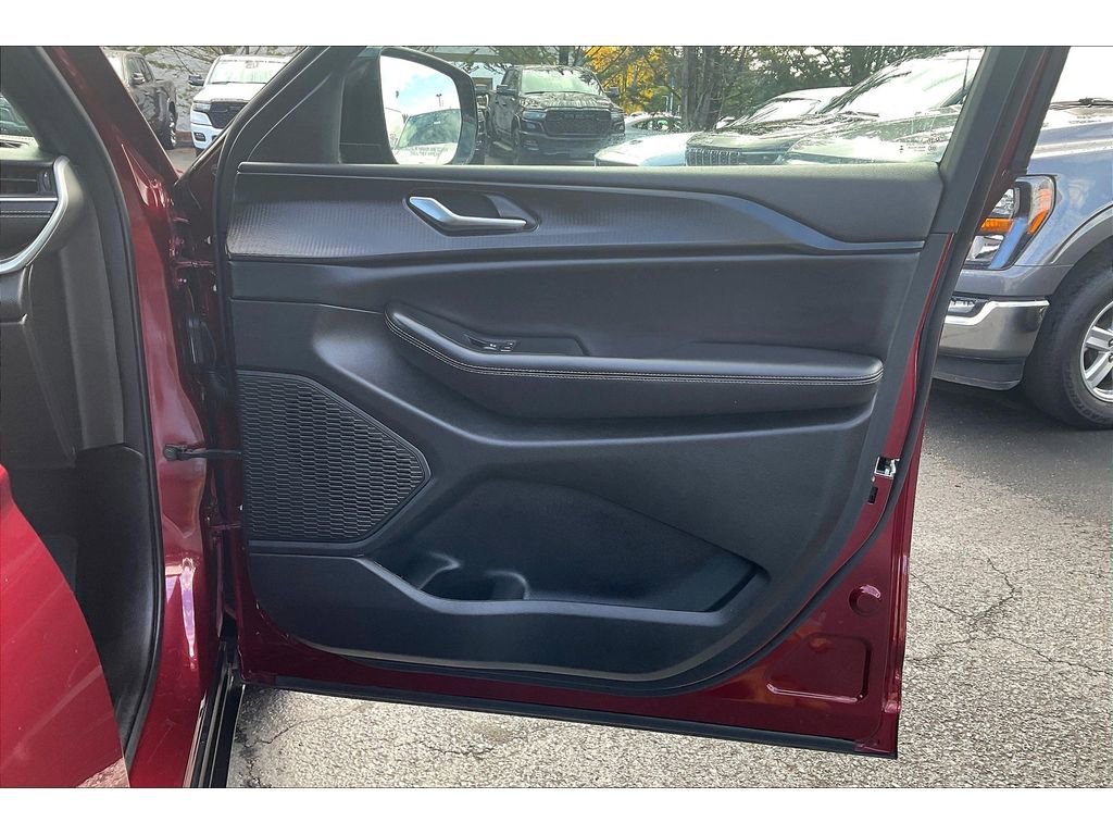 Used 2024 Jeep Grand Cherokee L Laredo image 24