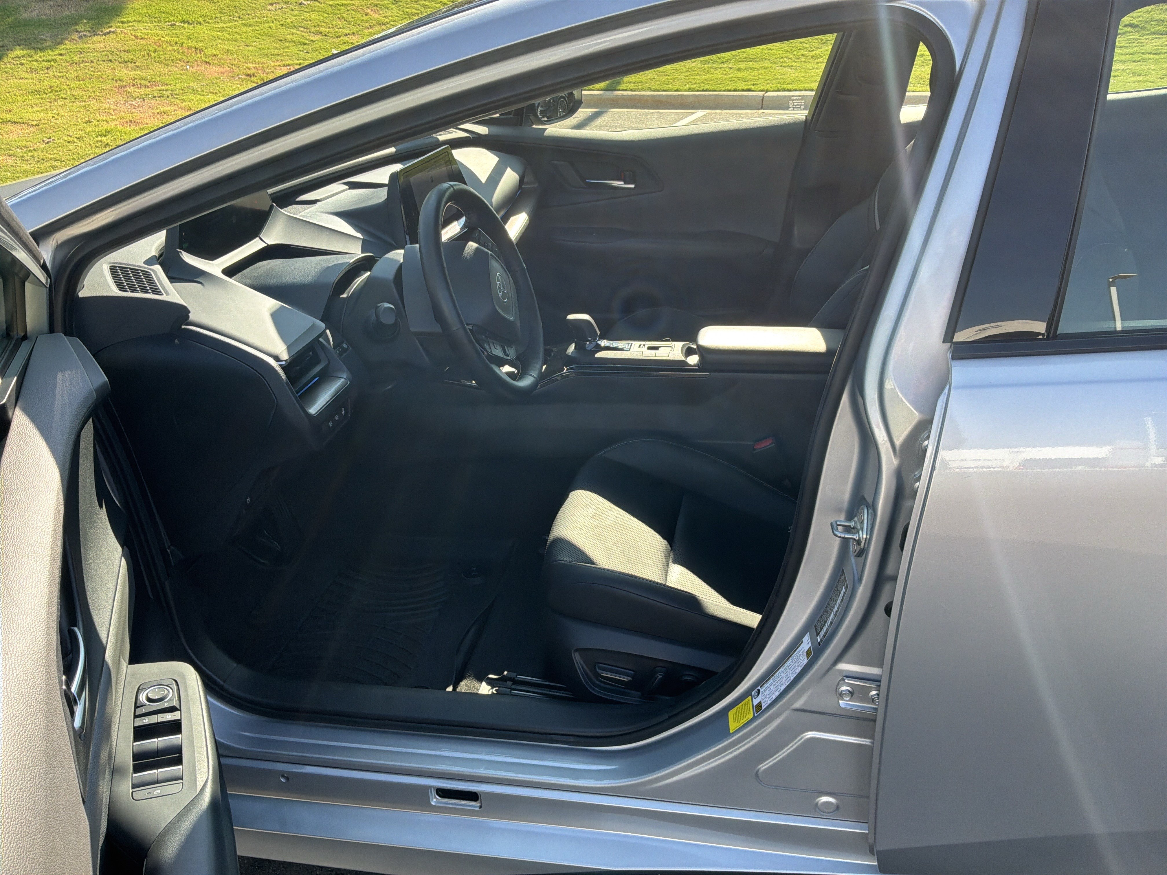 Used 2024 Toyota Prius XLE FWD image 16