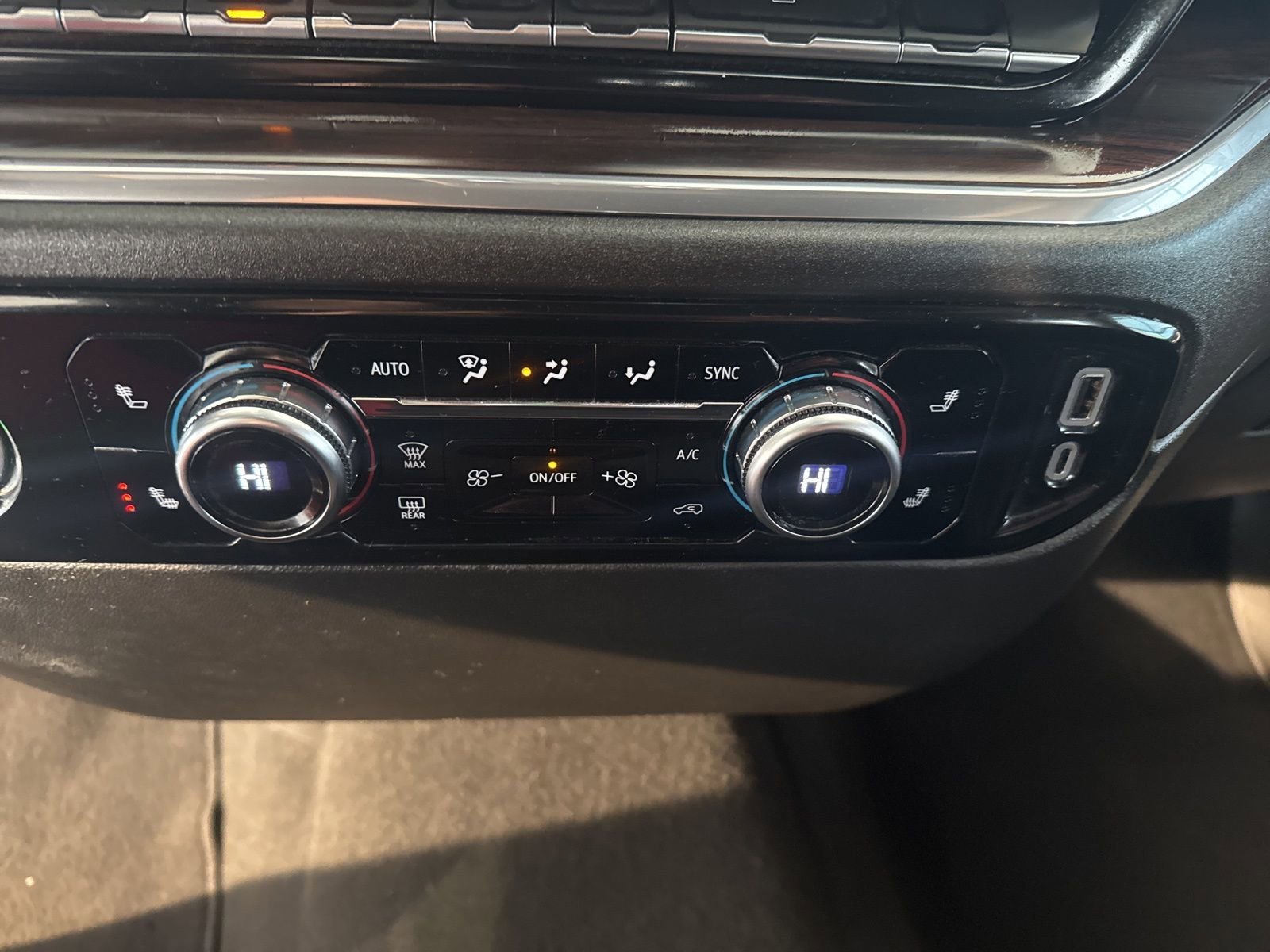 Used 2024 GMC Sierra 1500 SLT image 31