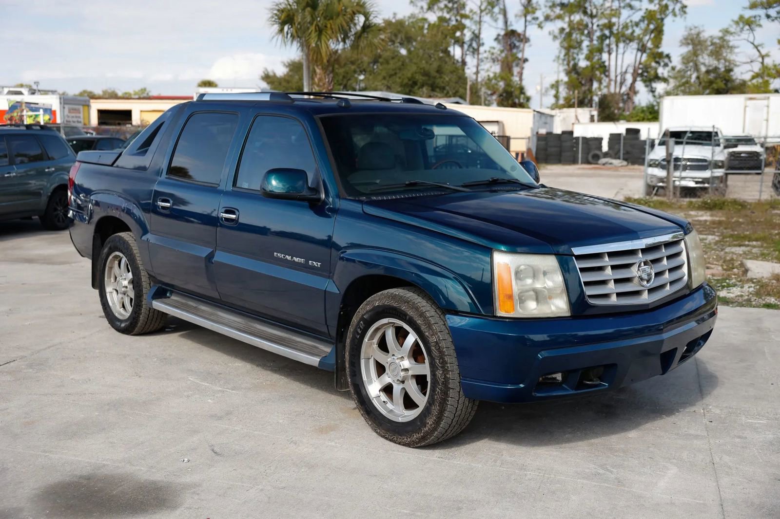 Used 2005 Cadillac Escalade EXT image 8