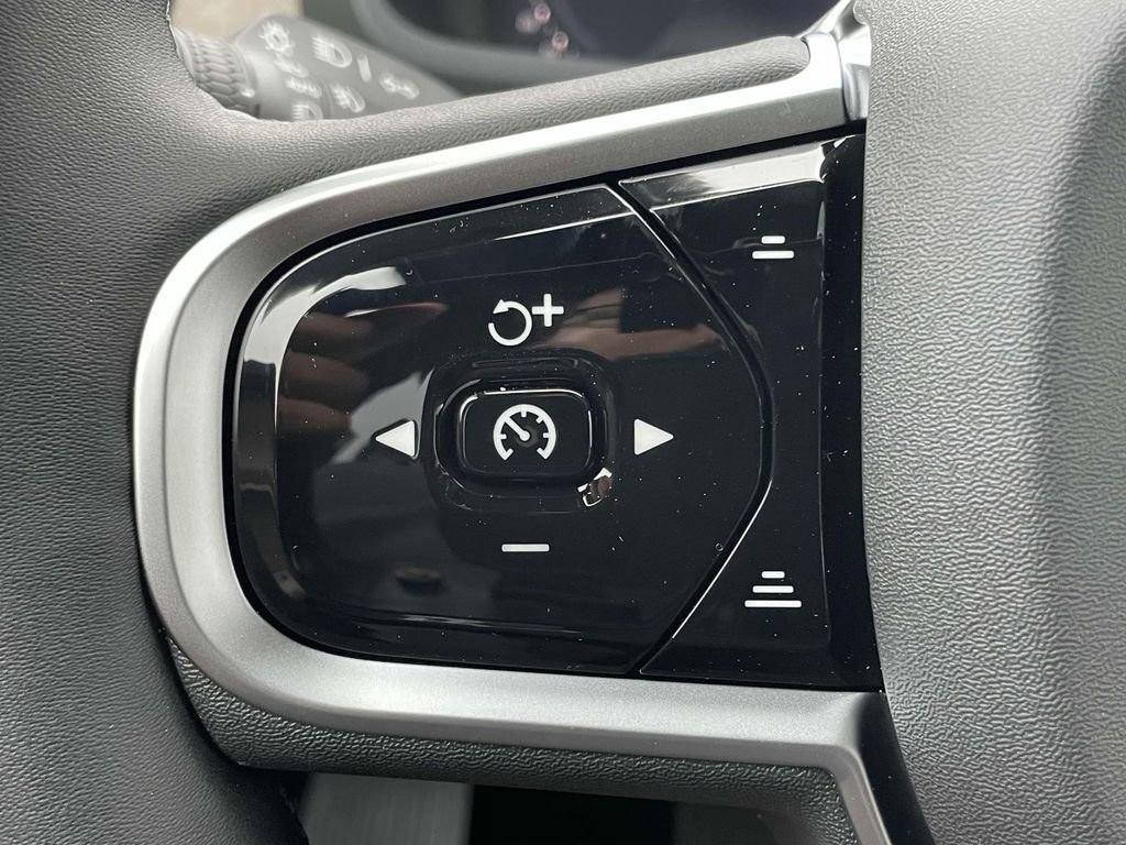 New 2026 Volvo XC90 B6 Plus w/ Protection Package Premier image 11