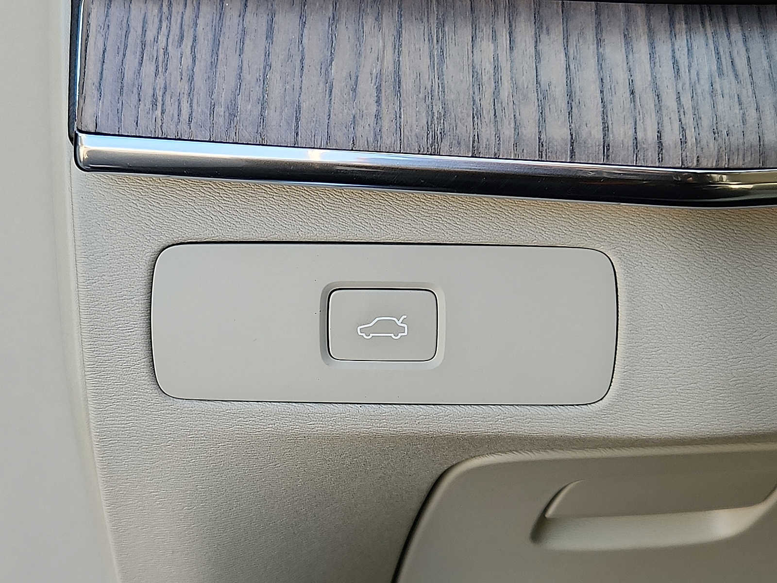 Certified 2023 Volvo XC90 B6 Plus w/ Protection Package Premier image 22