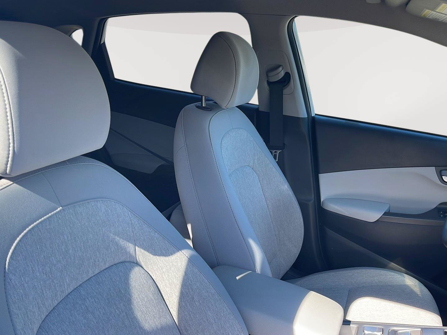 Certified 2023 Hyundai Kona SE w/ Cargo Package FWD image 19