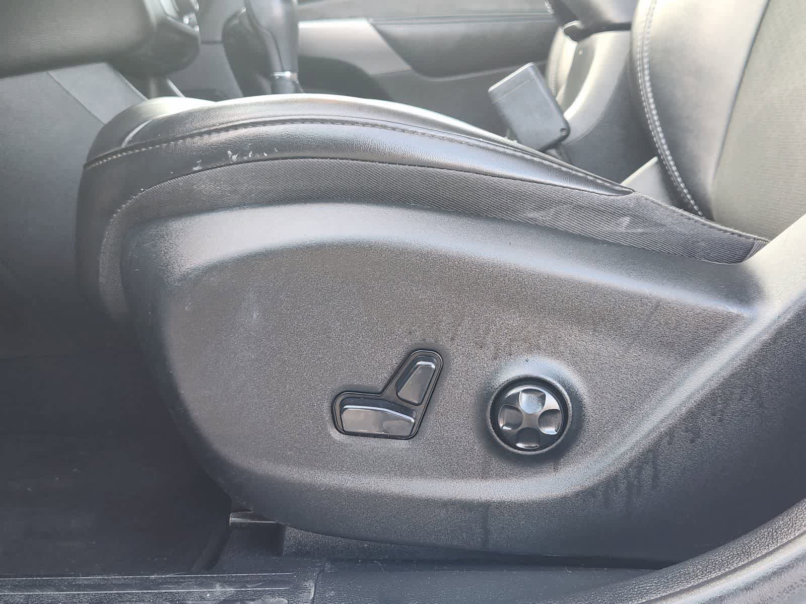 Used 2019 Jeep Cherokee Latitude Plus image 23