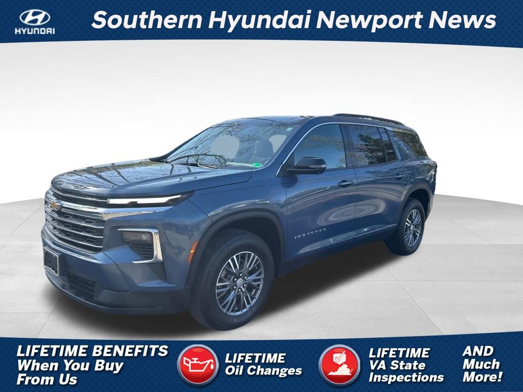Used 2024 Chevrolet Traverse LT w/ Trailering Package image 1