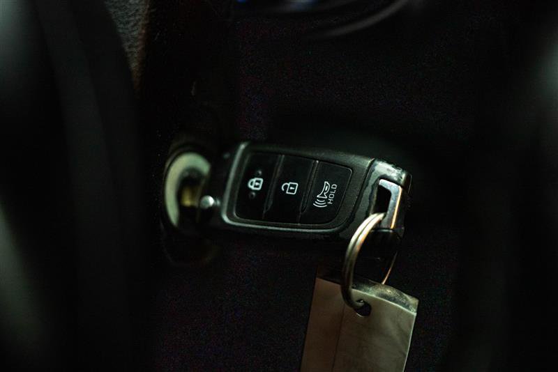 Used 2021 Hyundai Venue SEL image 16