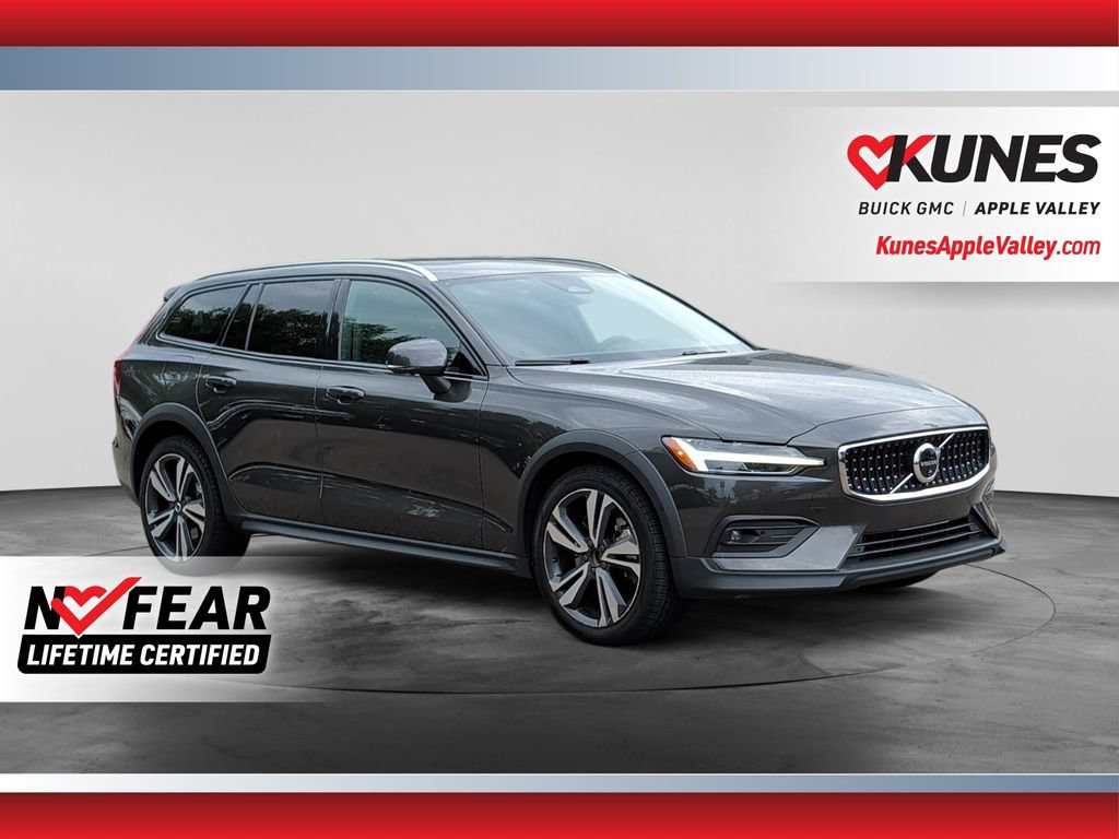 Used 2025 Volvo V60 B5 Cross Country Plus AWD/4WD image 1