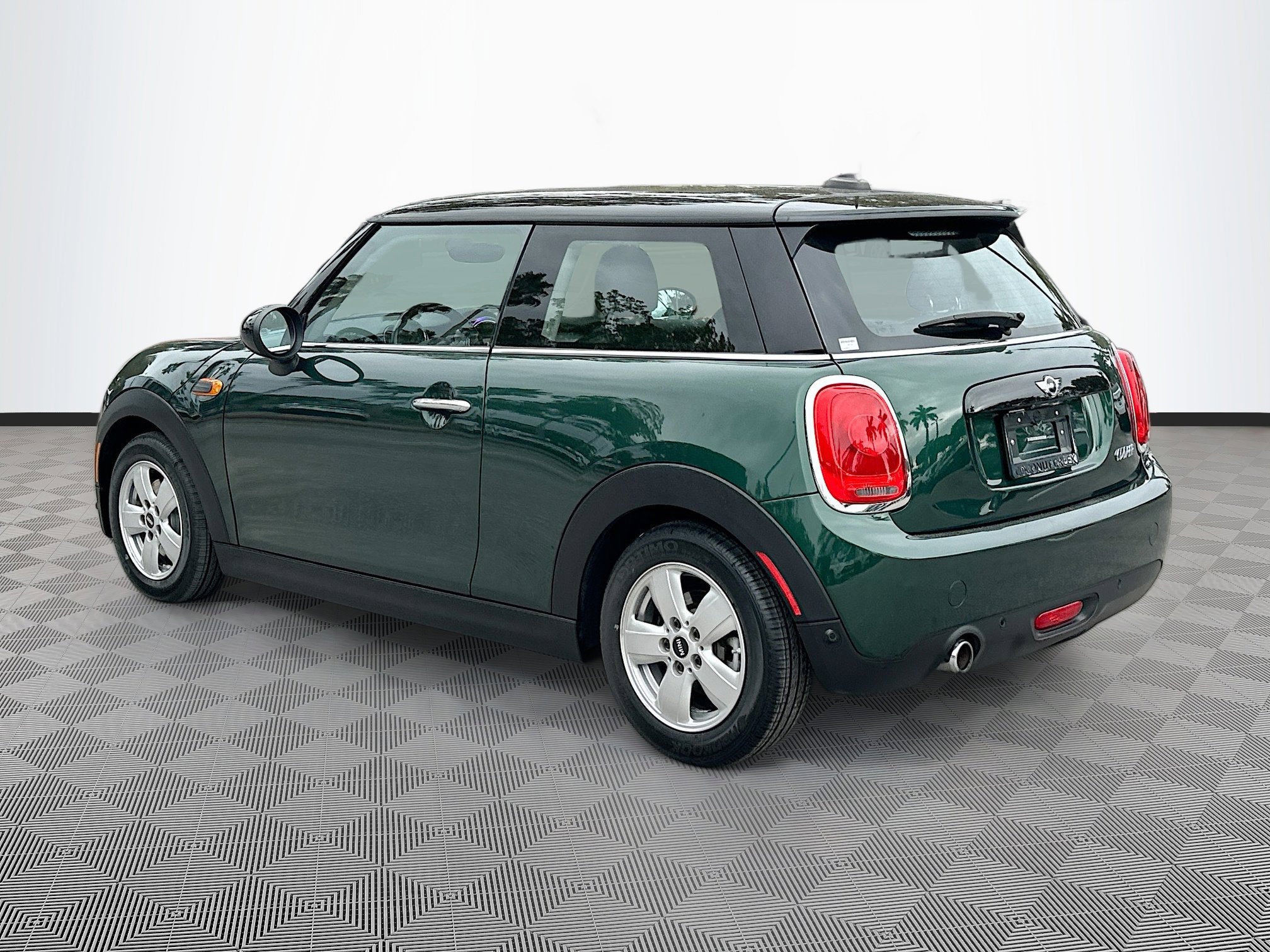 Used 2018 MINI Cooper 2-Door Hardtop image 5