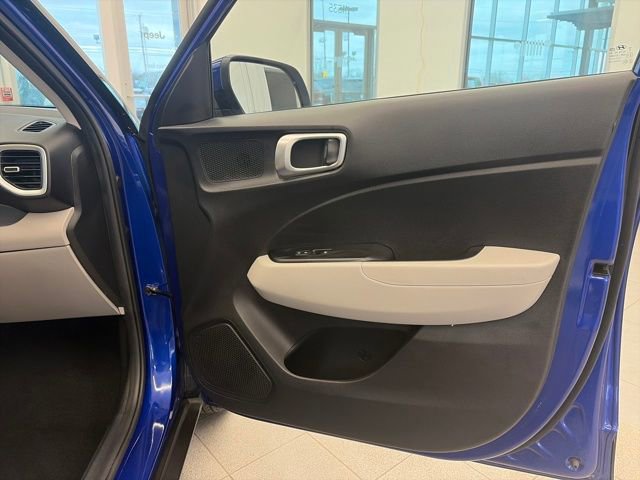 Used 2025 Hyundai Venue SEL image 45