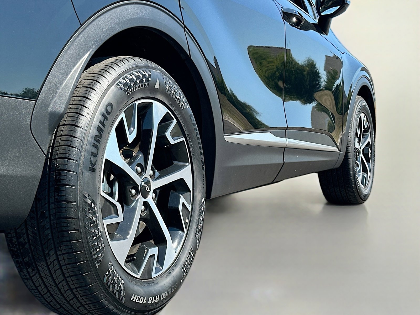 Used 2025 Kia Sportage EX image 14