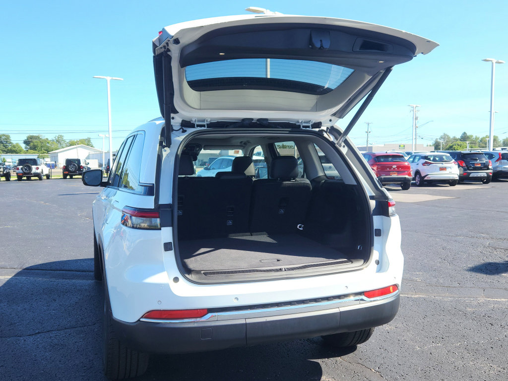 Used 2022 Jeep Grand Cherokee Limited AWD/4WD image 10