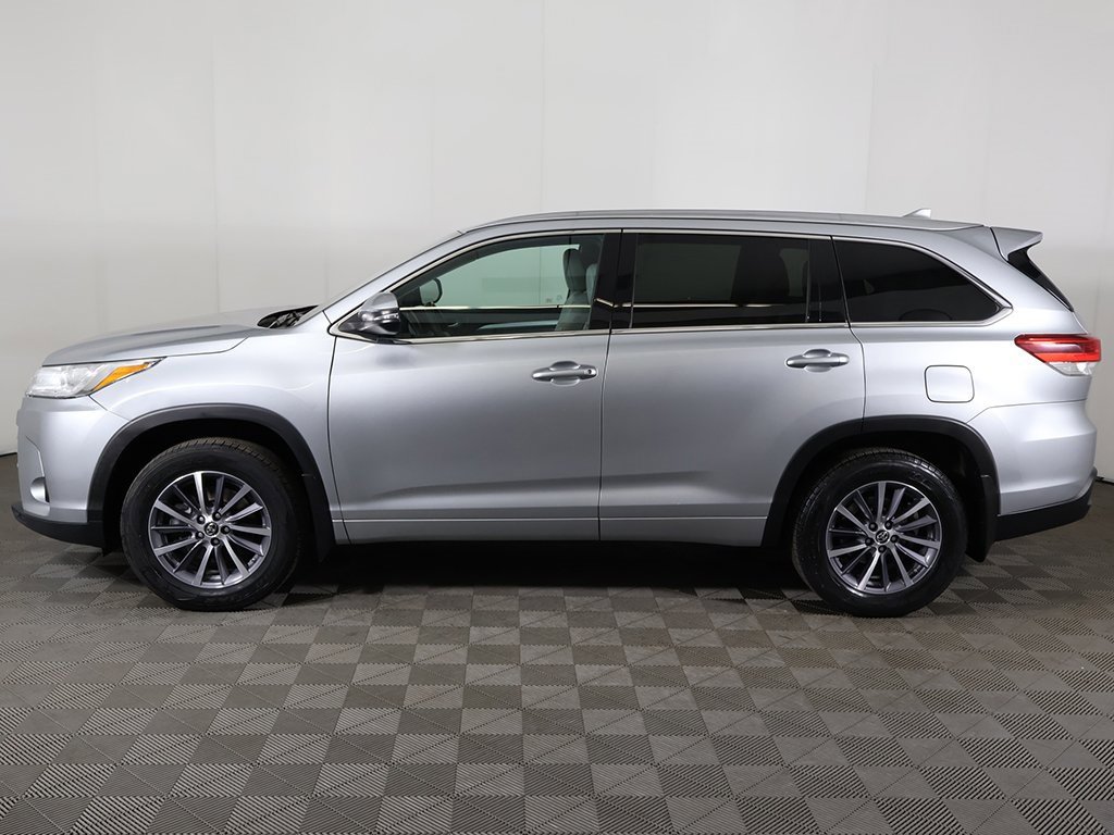 Used 2017 Toyota Highlander XLE image 19