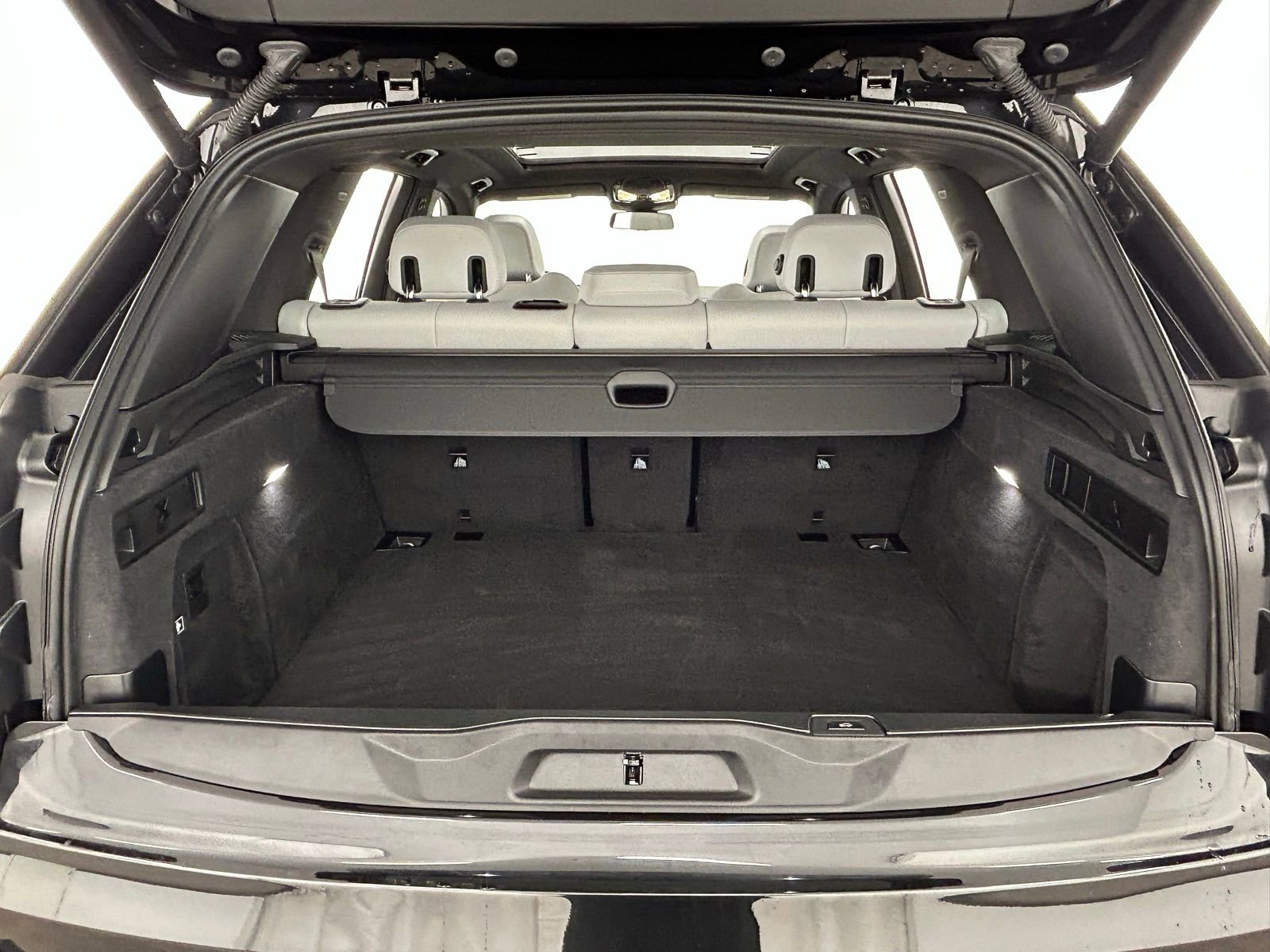 Used 2025 BMW X5 xDrive40i w/ M Sport Package image 38