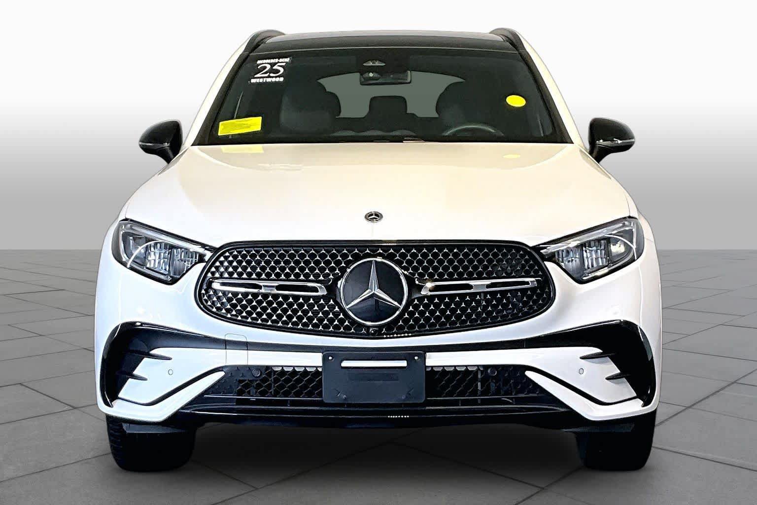 Used 2025 Mercedes-Benz GLC 300 4MATIC image 4