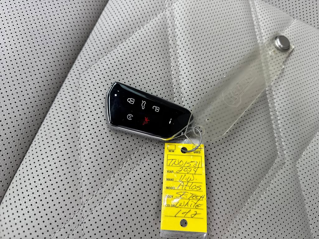 Used 2024 Volkswagen Atlas SE image 32