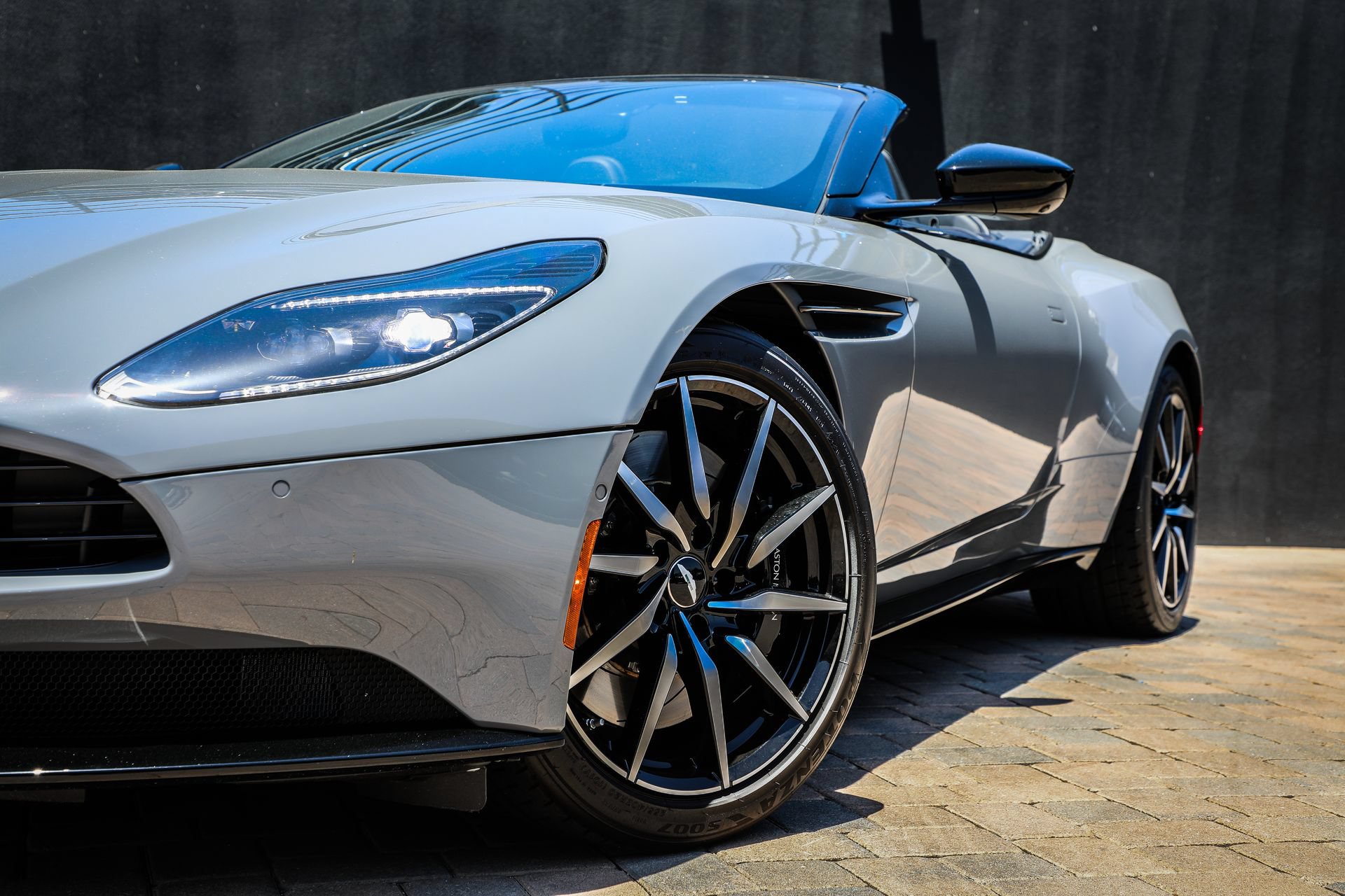 Used 2022 Aston Martin DB11 Volante RWD image 31