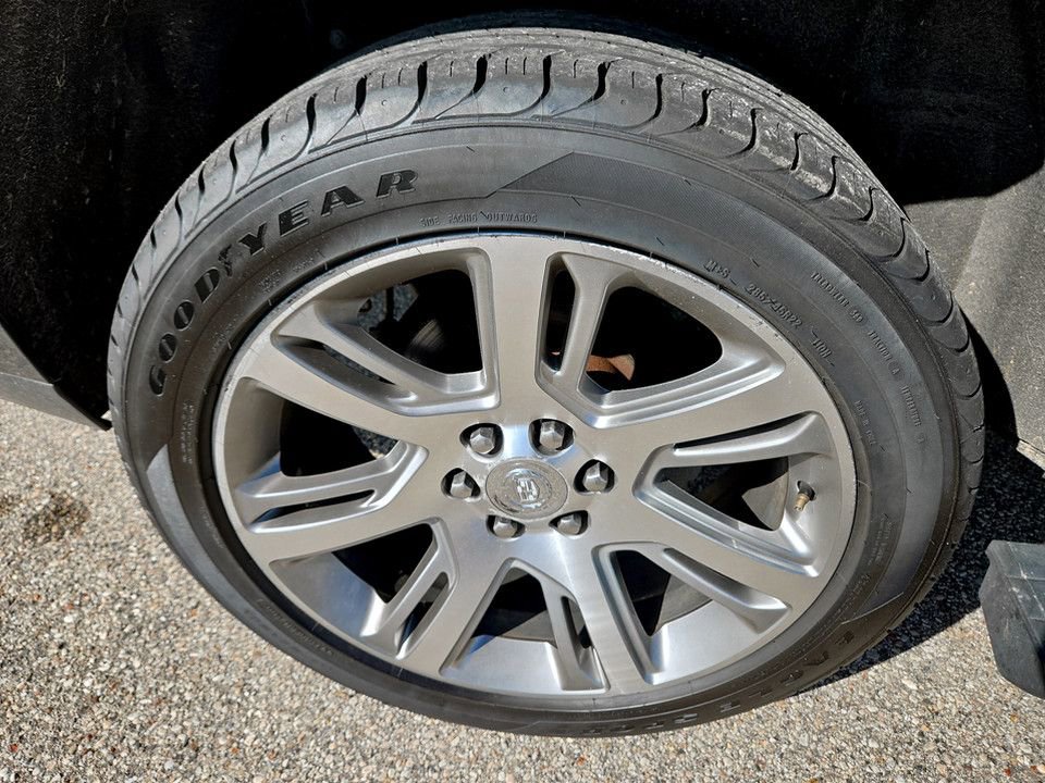 Used 2015 Cadillac Escalade Premium image 37