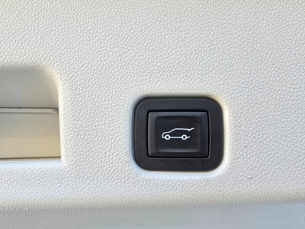 Used 2025 GMC Acadia Denali w/ Super Cruise Package image 36