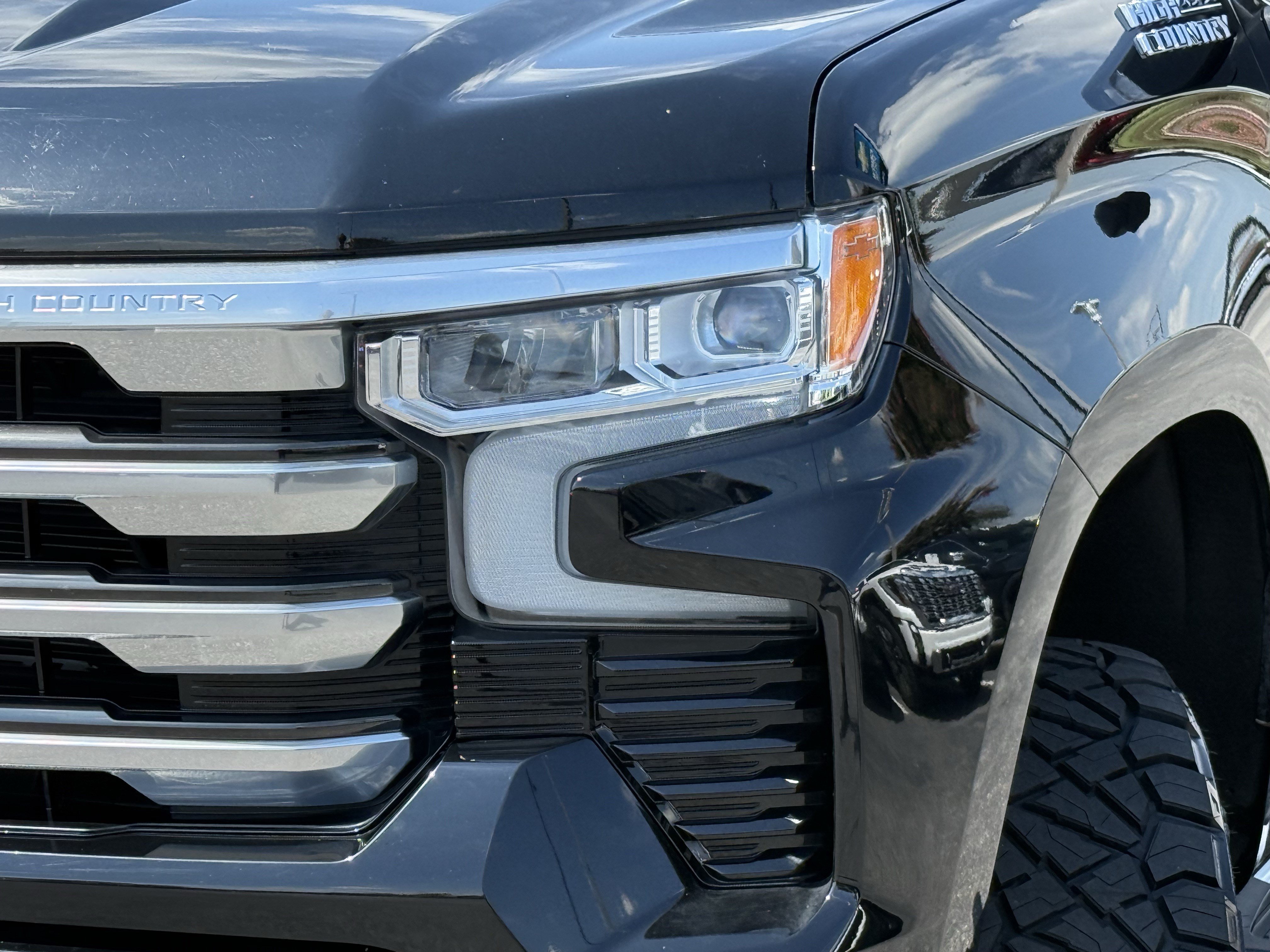 Used 2023 Chevrolet Silverado 1500 High Country w/ High Country Premium Package AWD/4WD image 6