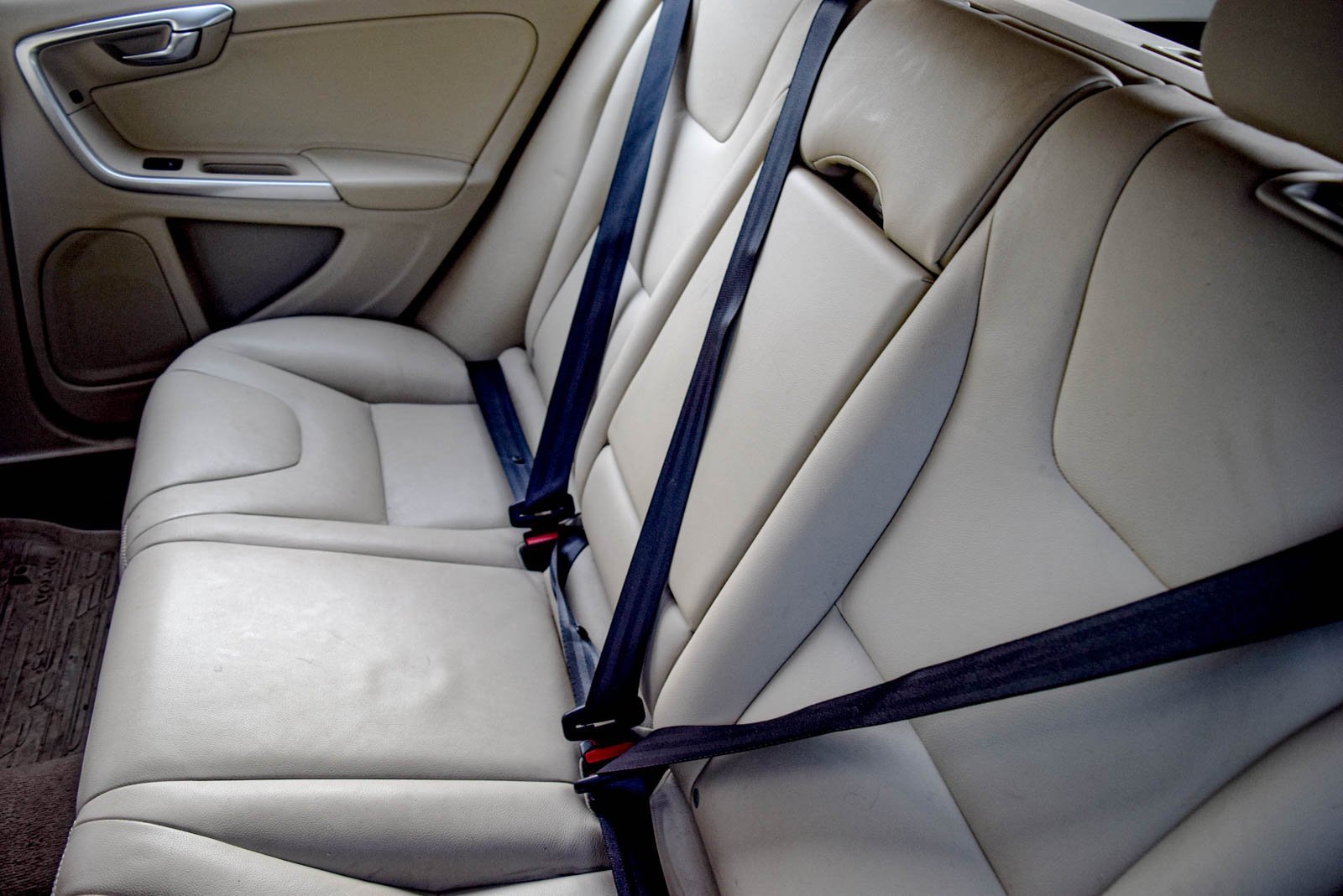 Used 2015 Volvo V60 T5 Premier image 17