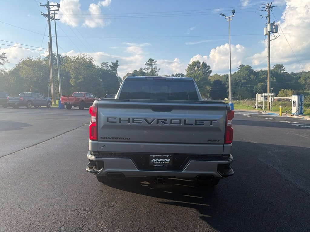 Used 2024 Chevrolet Silverado 1500 RST w/ Redline Edition AWD/4WD image 9