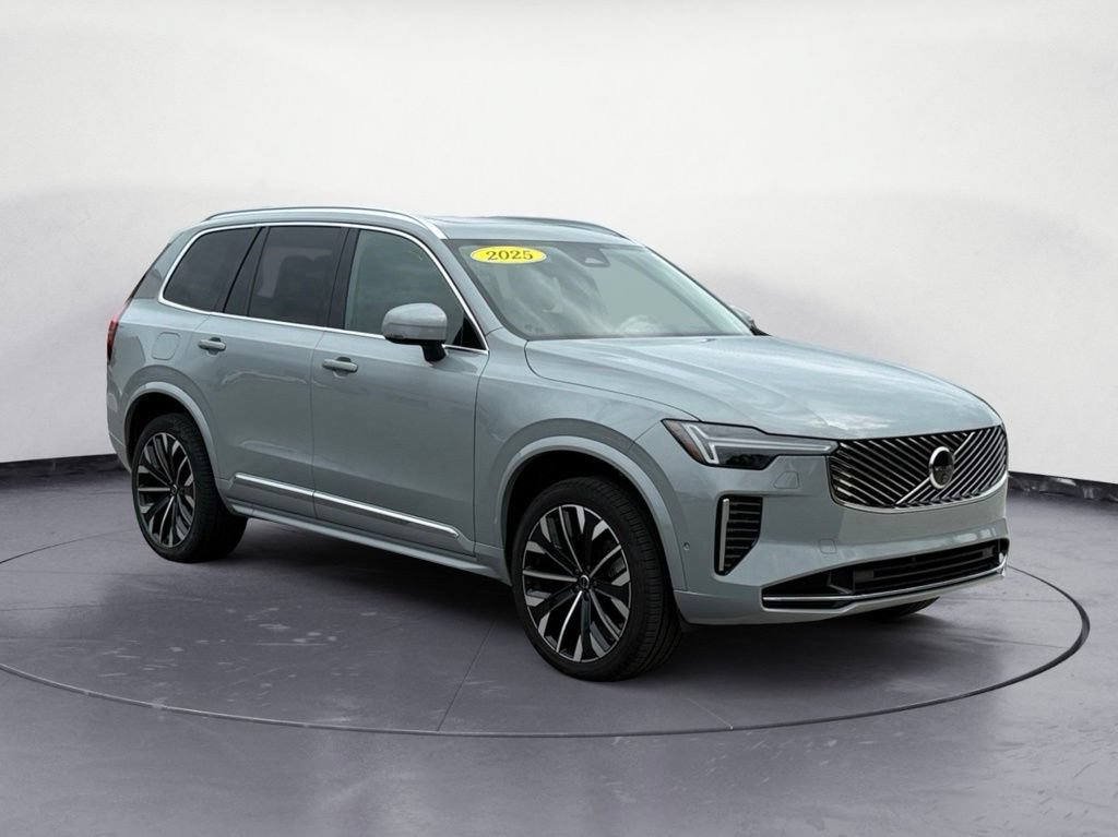 Used 2025 Volvo XC90 B5 Plus AWD/4WD image 9