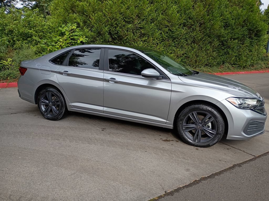 Used 2022 Volkswagen Jetta SE FWD image 3