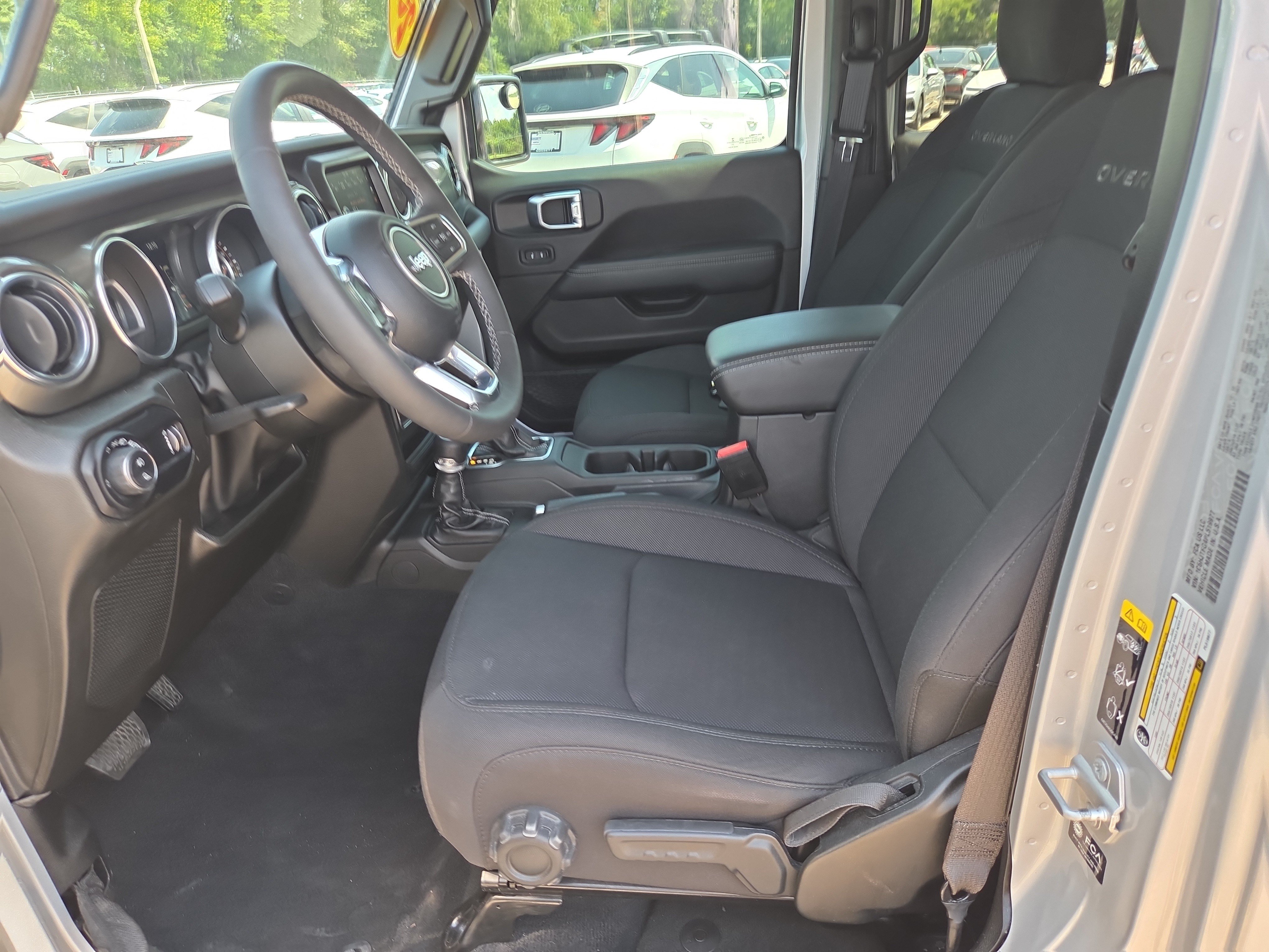 Used 2023 Jeep Gladiator Overland AWD/4WD image 5