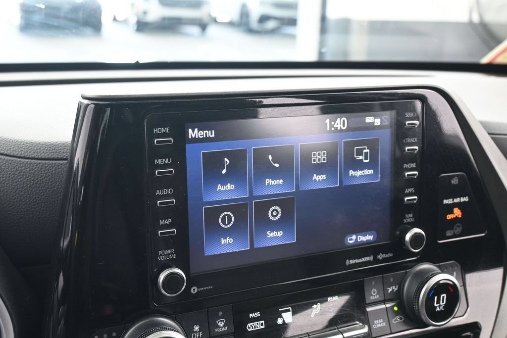 Used 2022 Toyota Highlander XLE AWD/4WD image 19