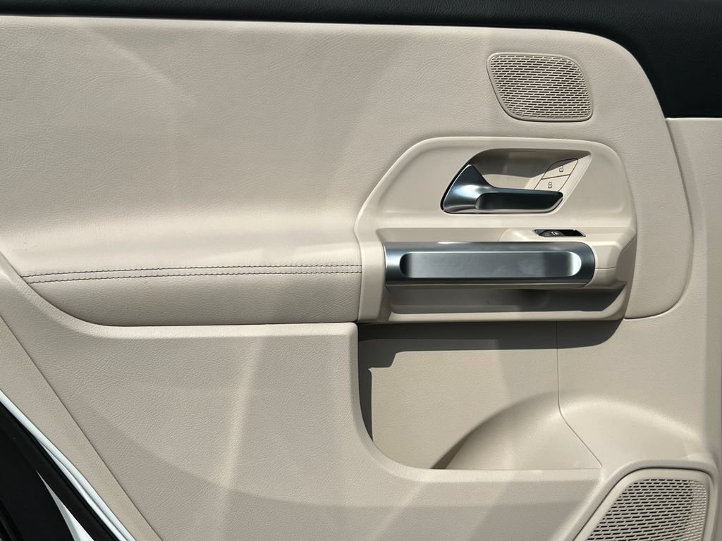 New 2026 Mercedes-Benz GLB 250 4MATIC image 33