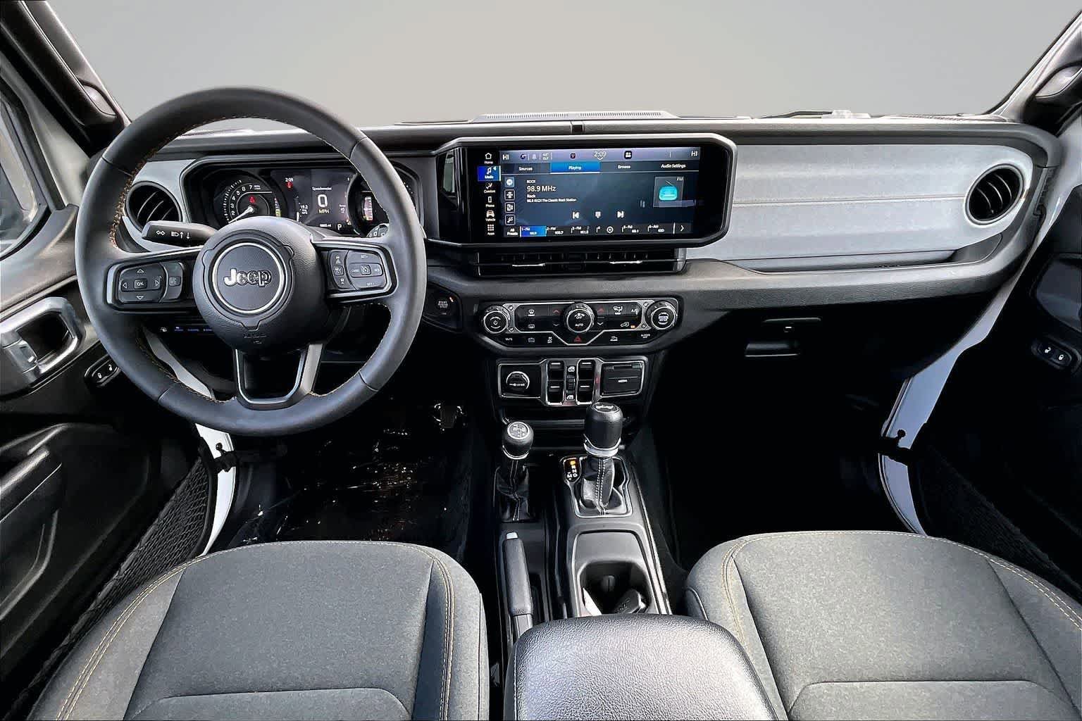 Used 2024 Jeep Wrangler Unlimited AWD/4WD image 10