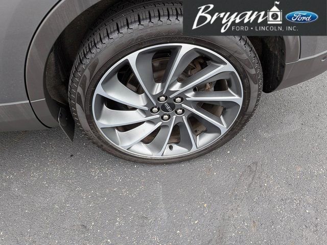 Used 2022 Lincoln Nautilus Reserve w/ Equipment Group 202A image 12