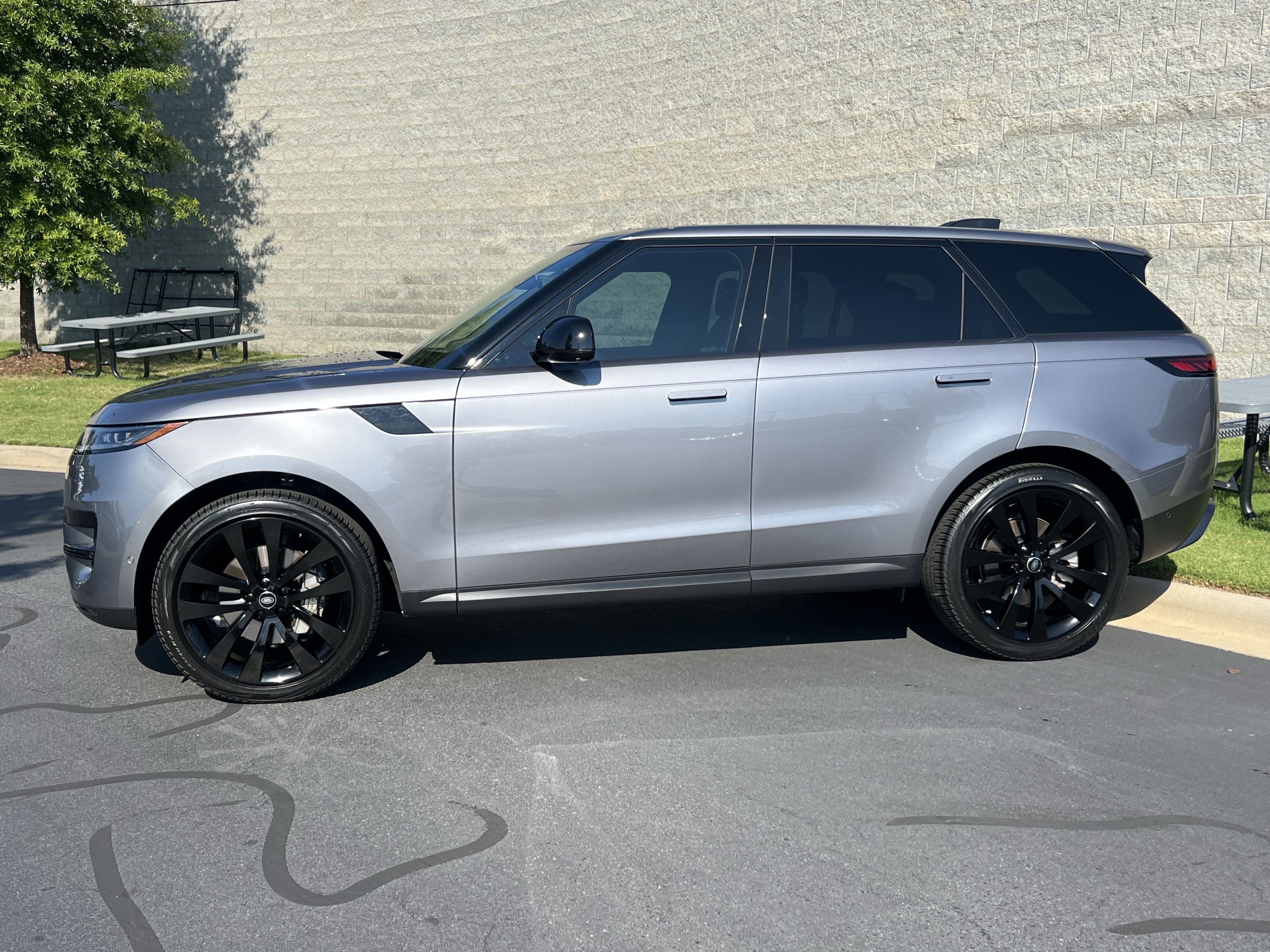 Certified 2025 Land Rover Range Rover Sport SE AWD/4WD image 4