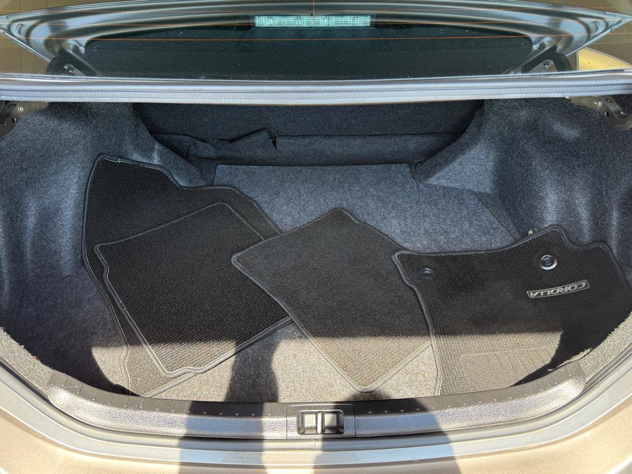 Used 2019 Toyota Corolla LE FWD image 13