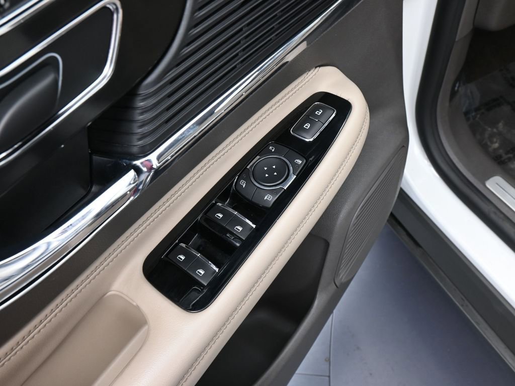 Used 2022 Lincoln Corsair Reserve image 13