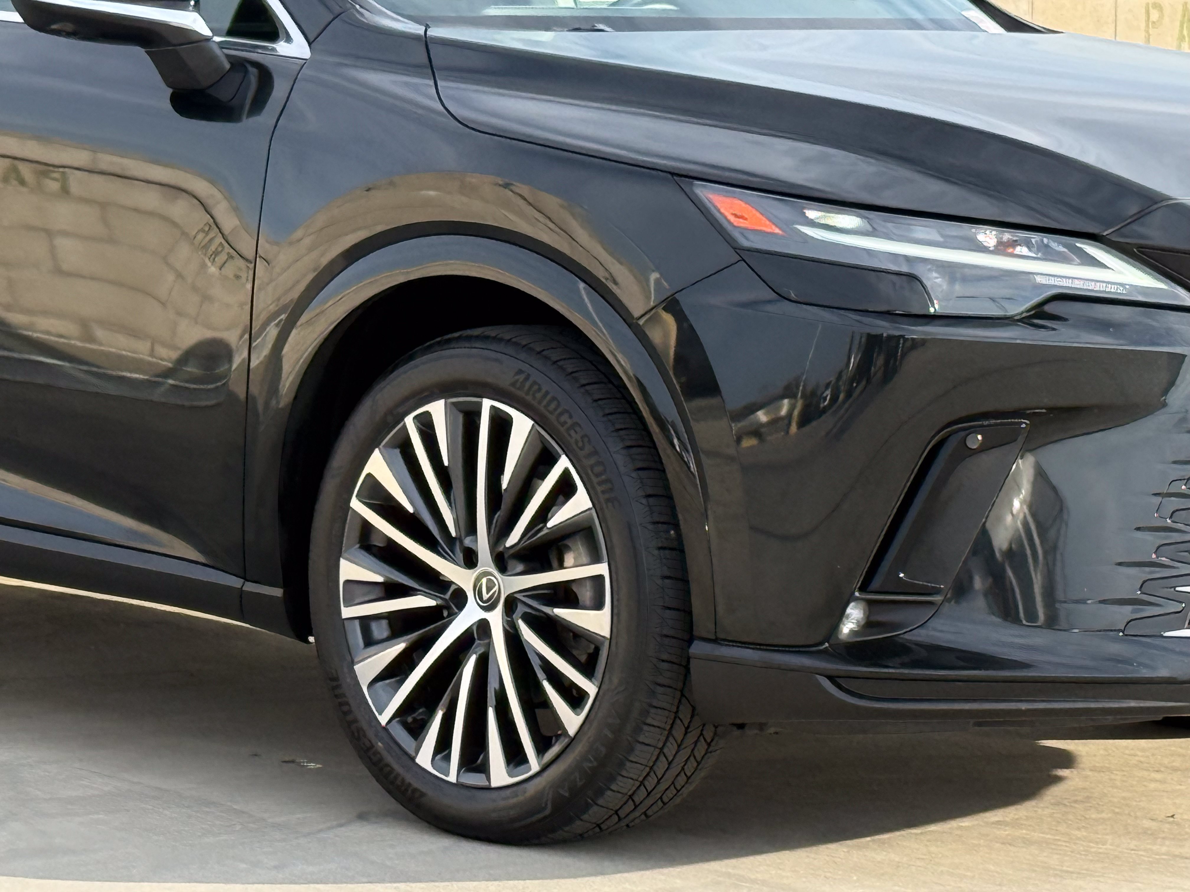 Certified 2024 Lexus RX 350 Premium w/ Cold Area Package FWD image 4
