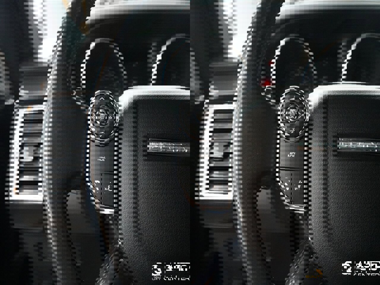 Used 2017 Land Rover Discovery HSE image 23