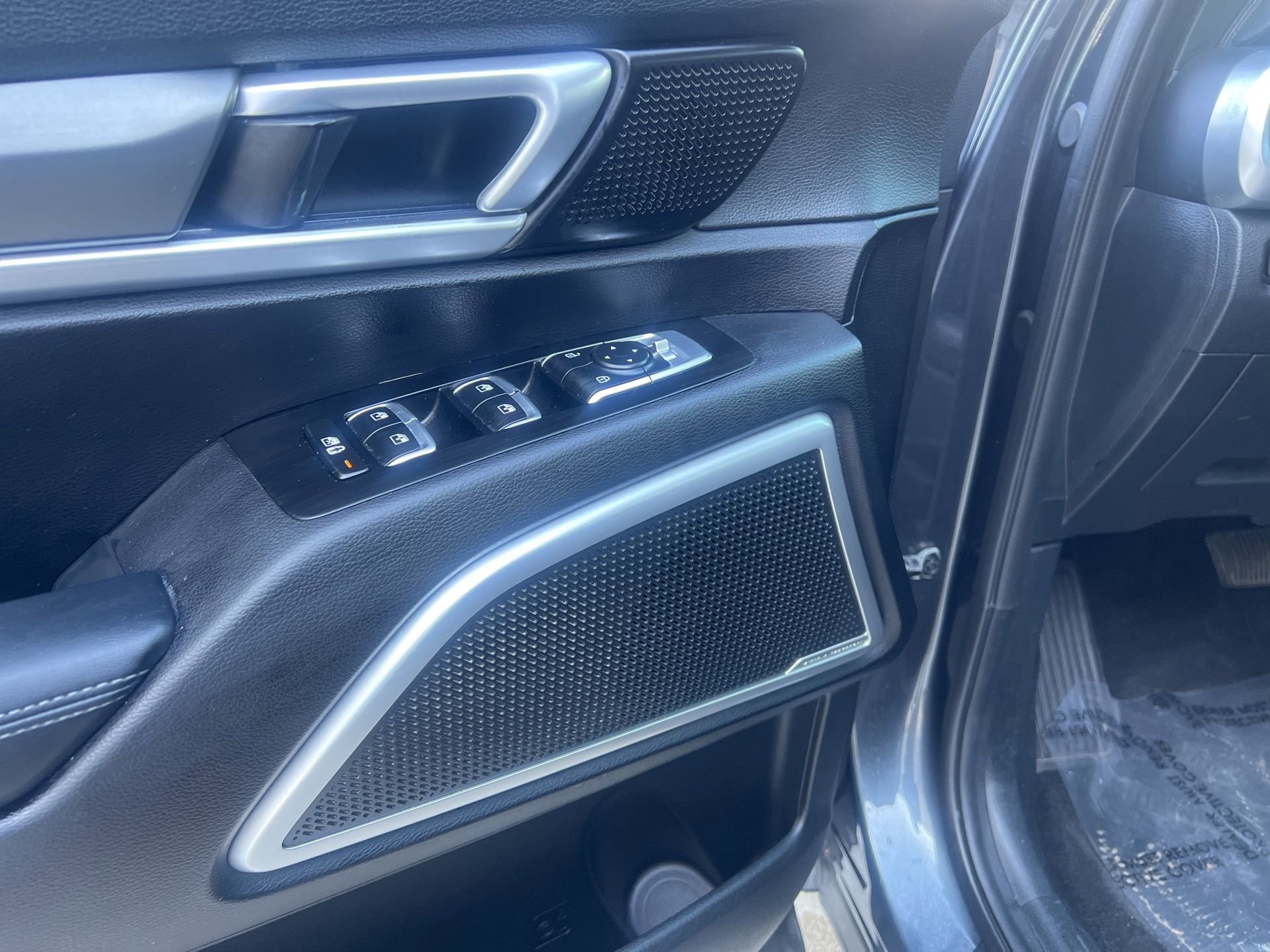 Used 2020 Kia Telluride LX image 17