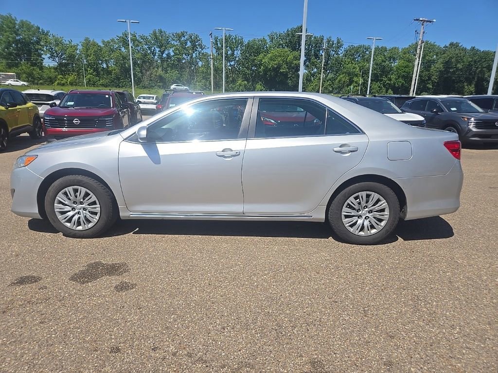 Used 2014 Toyota Camry LE FWD image 4