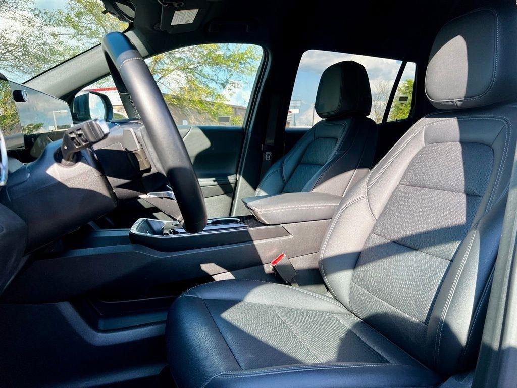 Used 2025 Chevrolet Equinox LT w/ Convenience Package II FWD image 10
