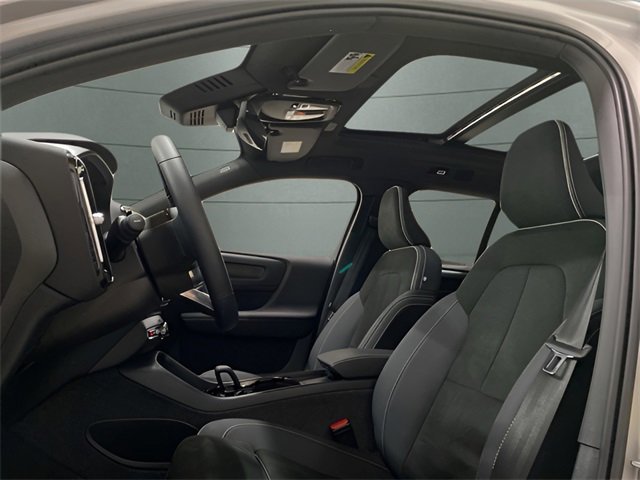 Used 2023 Volvo XC40 Recharge Ultimate w/ Protection Package Premier image 19