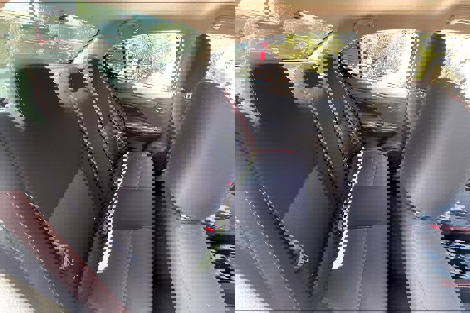 Used 2021 Nissan Versa SR w/ Convenience Package image 19